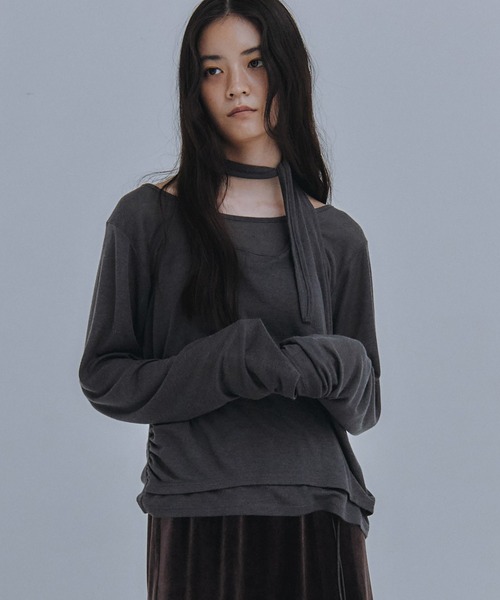 Obis&(オビスアンド)の「レイヤード風ホルターネックトップス(Tシャツ/カットソー・レディース・グレー/ブラウン/ベージュ・FREE)」の9枚目の写真