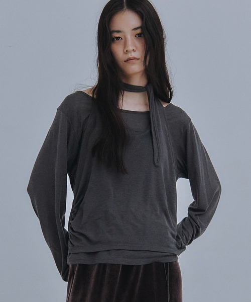 Obis&(オビスアンド)の「レイヤード風ホルターネックトップス(Tシャツ/カットソー・レディース・グレー/ブラウン/ベージュ・FREE)」の10枚目の写真