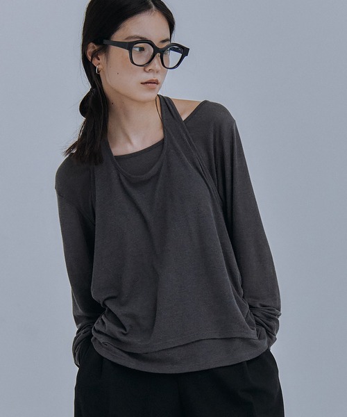 Obis&(オビスアンド)の「レイヤード風ホルターネックトップス(Tシャツ/カットソー・レディース・グレー/ブラウン/ベージュ・FREE)」の4枚目の写真