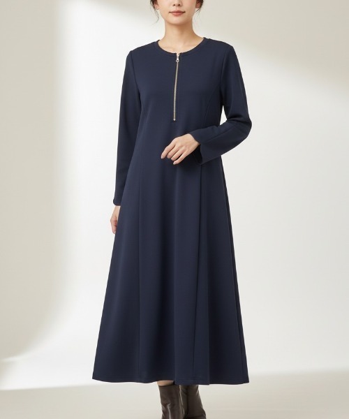 GIVERNY(ジヴェルニー)の「フロントゴールドジップ ダンボールニットAラインフレアロングワンピース(ワンピース・レディース・ベージュ/ネイビー・FREE)」の2枚目の写真