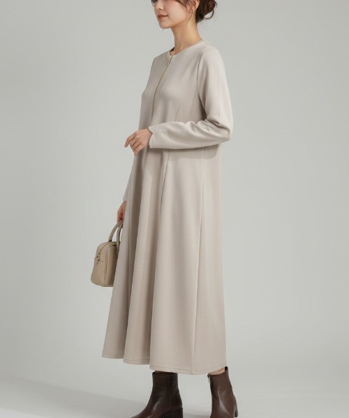 GIVERNY(ジヴェルニー)の「フロントゴールドジップ ダンボールニットAラインフレアロングワンピース(ワンピース・レディース・ベージュ/ネイビー・FREE)」の10枚目の写真