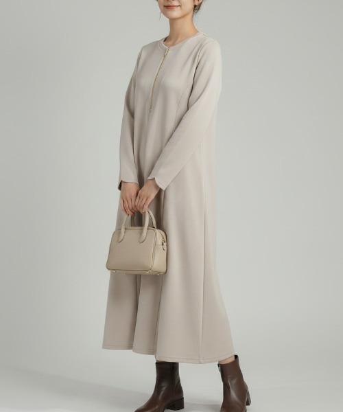 GIVERNY(ジヴェルニー)の「フロントゴールドジップ ダンボールニットAラインフレアロングワンピース(ワンピース・レディース・ベージュ/ネイビー・FREE)」の7枚目の写真