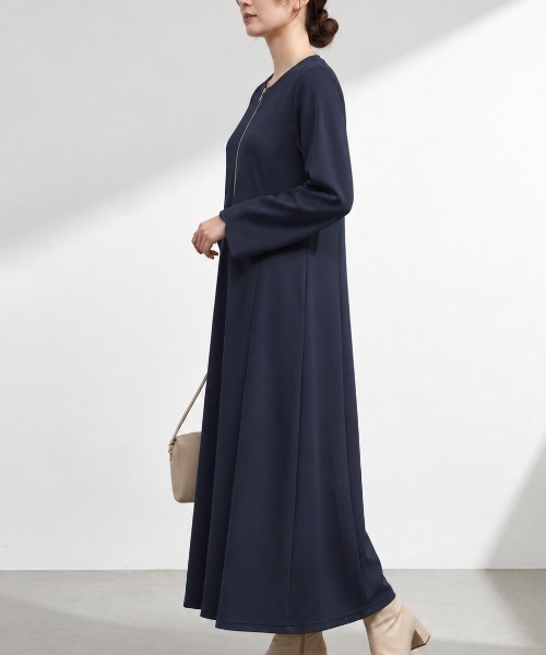 GIVERNY(ジヴェルニー)の「フロントゴールドジップ ダンボールニットAラインフレアロングワンピース(ワンピース・レディース・ベージュ/ネイビー・FREE)」の17枚目の写真