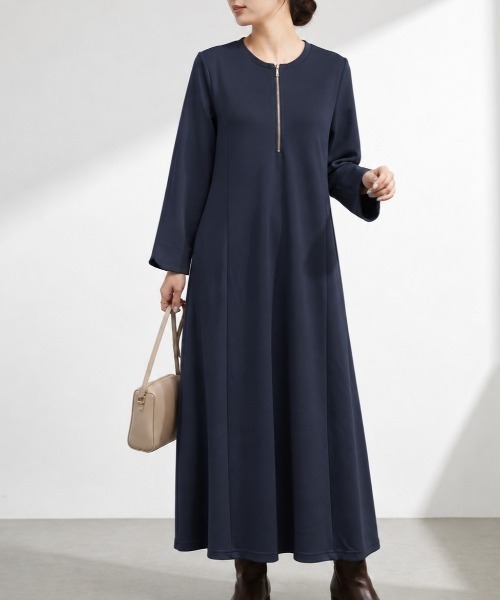 GIVERNY(ジヴェルニー)の「フロントゴールドジップ ダンボールニットAラインフレアロングワンピース(ワンピース・レディース・ベージュ/ネイビー・FREE)」の3枚目の写真