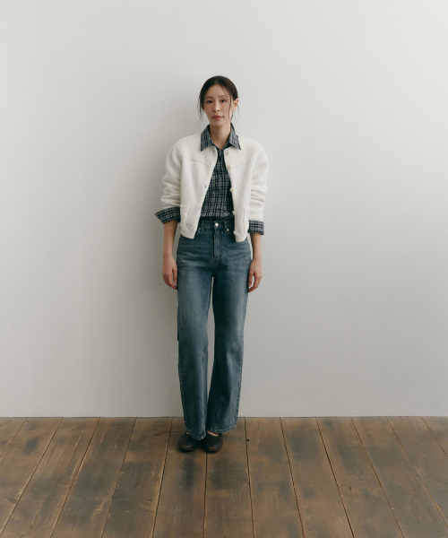 Yuje(ユジェ)の「CUT OUT DENIM 001 (2color, 3size)(デニムパンツ・レディース・ダークブルー/ブラック・SMALL/MEDIUM/LARGE)」の4枚目の写真