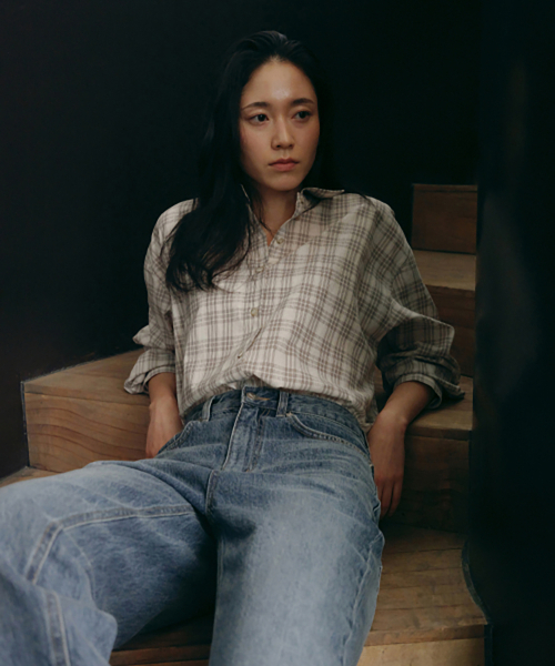 Yuje(ユジェ)の「CUT OUT DENIM 001 (2color, 3size)(デニムパンツ・レディース・ダークブルー/ブラック・SMALL/MEDIUM/LARGE)」の7枚目の写真
