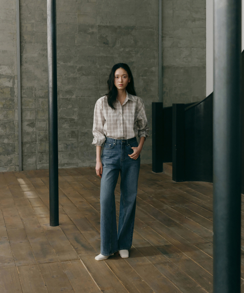Yuje(ユジェ)の「CUT OUT DENIM 001 (2color, 3size)(デニムパンツ・レディース・ダークブルー/ブラック・SMALL/MEDIUM/LARGE)」の8枚目の写真