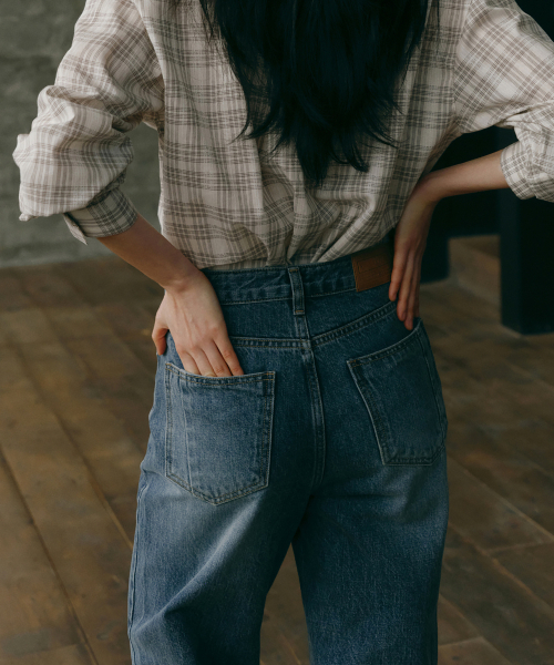 Yuje(ユジェ)の「CUT OUT DENIM 001 (2color, 3size)(デニムパンツ・レディース・ダークブルー/ブラック・SMALL/MEDIUM/LARGE)」の10枚目の写真
