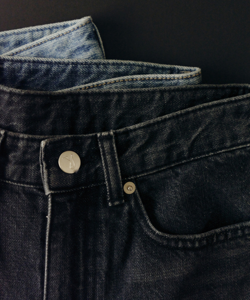 Yuje(ユジェ)の「CUT OUT DENIM 001 (2color, 3size)(デニムパンツ・レディース・ダークブルー/ブラック・SMALL/MEDIUM/LARGE)」の12枚目の写真