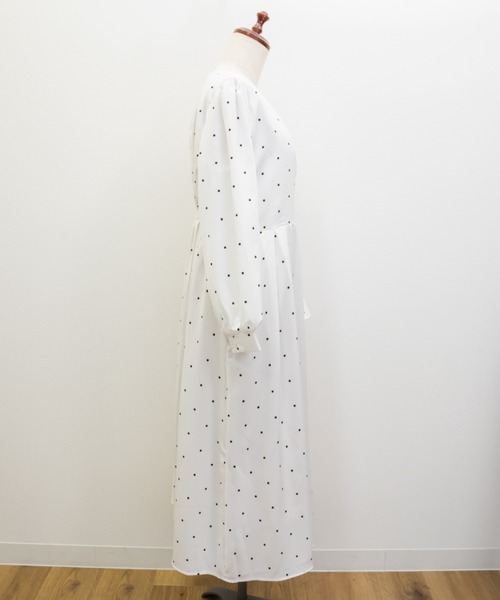 CLETTE(クレット)の「ドット柄カシュクール風フリルワンピース(ワンピース・レディース・ブラック/オフホワイト・3L/LL/4L)」の17枚目の写真