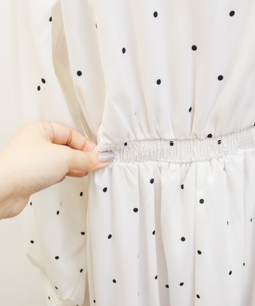 CLETTE(クレット)の「ドット柄カシュクール風フリルワンピース(ワンピース・レディース・ブラック/オフホワイト・3L/LL/4L)」の19枚目の写真