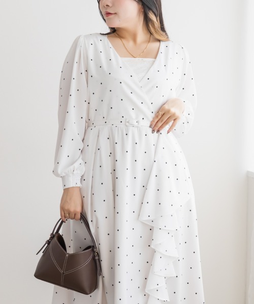 CLETTE(クレット)の「ドット柄カシュクール風フリルワンピース(ワンピース・レディース・ブラック/オフホワイト・3L/LL/4L)」の4枚目の写真
