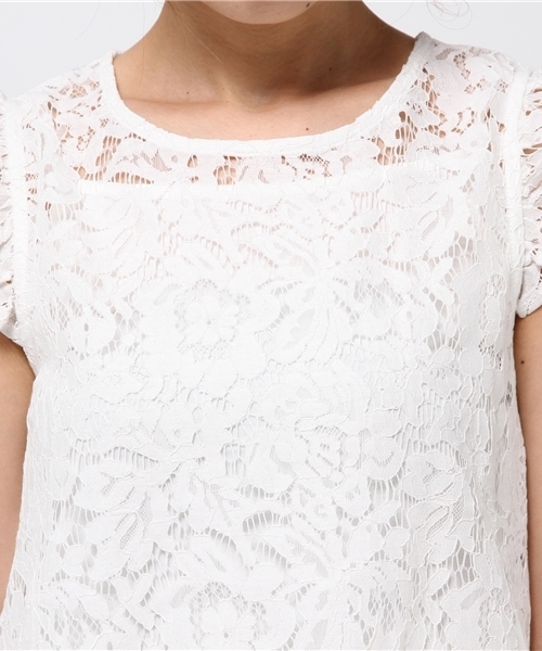 E hyphen world gallery（イーハイフンワールドギャラリー）の「・インナｰキャミ付きレｰスフリルプルオｰバｰ（Tシャツ/カットソー・レディース・オフホワイト/ブラック・FREE）」の6枚目の写真