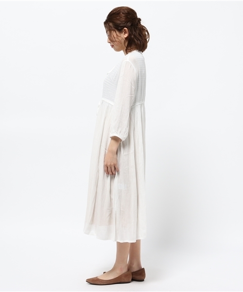 LBC(エルビーシー)の「レーヨンクレープペザント風ワンピース(ワンピース・レディース・オフホワイト/ネイビー・MEDIUM/LARGE)」の3枚目の写真
