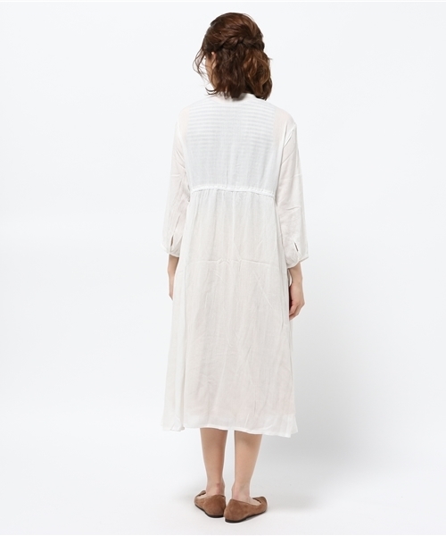 LBC(エルビーシー)の「レーヨンクレープペザント風ワンピース(ワンピース・レディース・オフホワイト/ネイビー・MEDIUM/LARGE)」の4枚目の写真