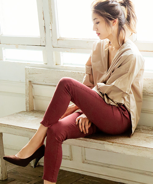 KOBE LETTUCE(コウベレタス)の「ウエストゴムテーパードスキニーパンツ(その他パンツ・レディース・ベージュ/ネイビー/ブラック/キャメル/ボルドー/チャコールグレー/ダークオレンジ/カーキ/ブルー系その他/ピンク/ライトグレー/ライトブルー/オフホワイト/イエロー/レッド系その他/グレー/ブルー系その他2/ブルー系その他3/ブラウン・S/M/L)」の1枚目の写真