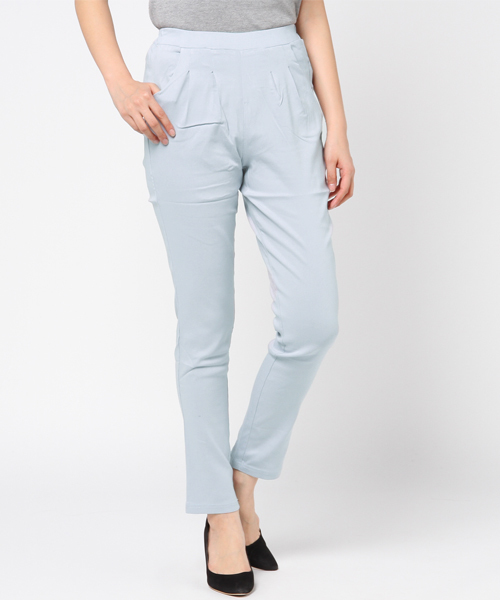 KOBE LETTUCE(コウベレタス)の「ウエストゴムテーパードスキニーパンツ(その他パンツ・レディース・ベージュ/ネイビー/ブラック/キャメル/ボルドー/チャコールグレー/ダークオレンジ/カーキ/ブルー系その他/ピンク/ライトグレー/ライトブルー/オフホワイト/イエロー/レッド系その他/グレー/ブルー系その他2/ブルー系その他3/ブラウン・S/M/L)」の5枚目の写真