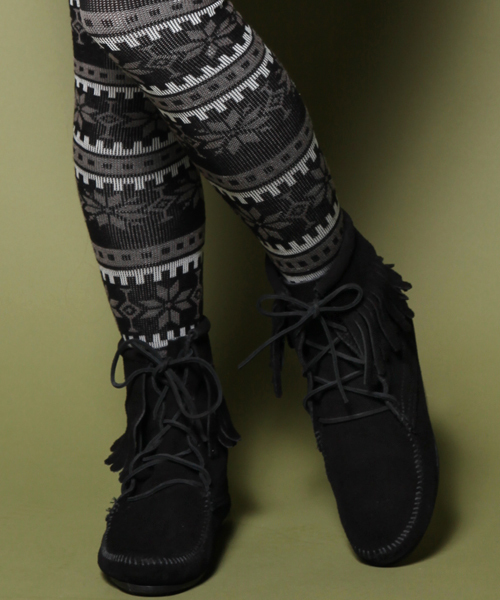 Minnetonka(ミネトンカ)の「MINNETONKA レースUP1フリンジ ブーツ(ブーツ・レディース・グレー/ブラック/ブラウン・7/8/6)」の1枚目の写真