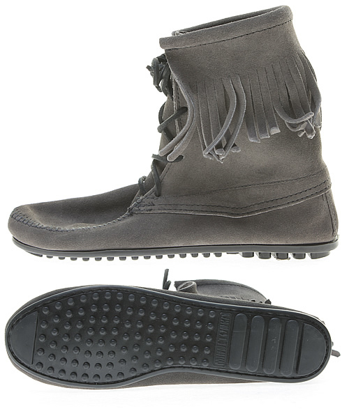 Minnetonka(ミネトンカ)の「MINNETONKA レースUP1フリンジ ブーツ(ブーツ・レディース・グレー/ブラック/ブラウン・7/8/6)」の10枚目の写真