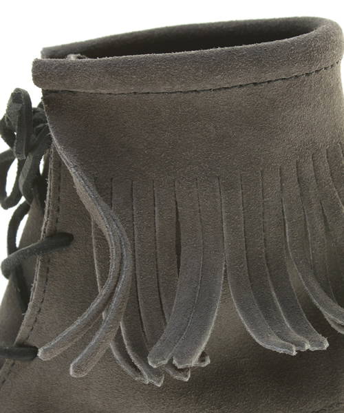 Minnetonka(ミネトンカ)の「MINNETONKA レースUP1フリンジ ブーツ(ブーツ・レディース・グレー/ブラック/ブラウン・7/8/6)」の7枚目の写真