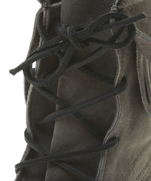 Minnetonka(ミネトンカ)の「MINNETONKA レースUP1フリンジ ブーツ(ブーツ・レディース・グレー/ブラック/ブラウン・7/8/6)」の6枚目の写真