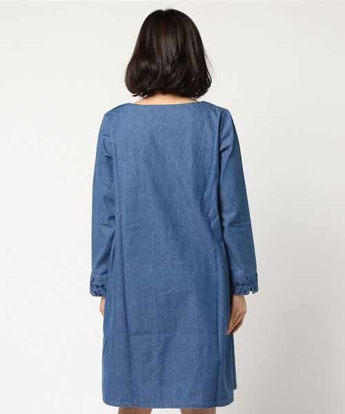 LBC（エルビーシー）の「デニム刺繍チュニックワンピース（ワンピース・レディース・ライトブルー/ブルー・LARGE/MEDIUM）」の4枚目の写真