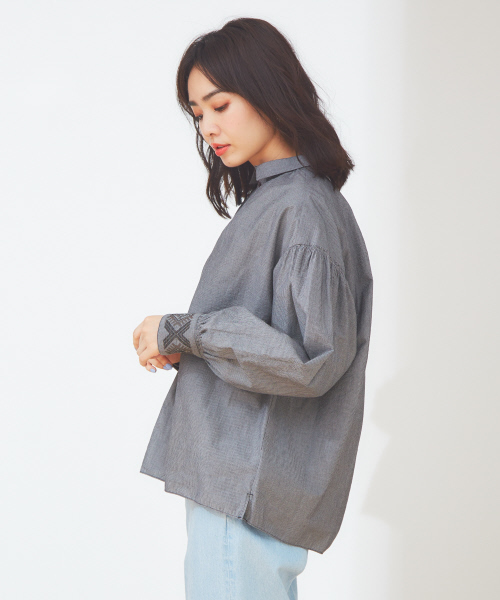 Abahouse Devinette（ドゥヴィネット）の「ヴィンテージギャザーブラウス（シャツ/ブラウス・レディース・ホワイト/ブラック・FREE）」の4枚目の写真