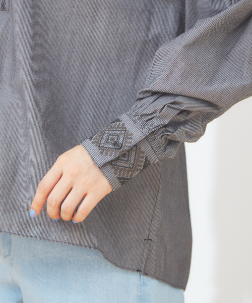 Abahouse Devinette（ドゥヴィネット）の「ヴィンテージギャザーブラウス（シャツ/ブラウス・レディース・ホワイト/ブラック・FREE）」の8枚目の写真