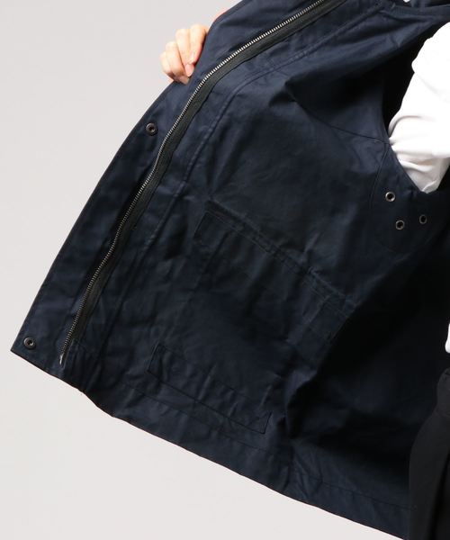 MHL.（エムエイチエル）の「WASHED WAXED COTTON（ブルゾン・レディース・ネイビー/ライトブラウン・1/2）」の6枚目の写真