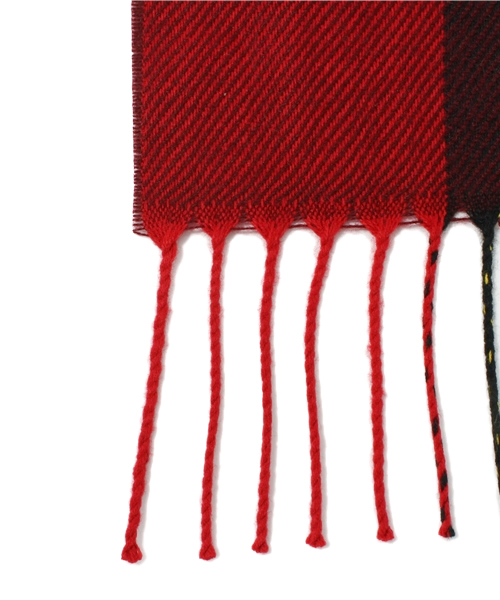 Ray BEAMS(レイビームス)の「□CORNILLON / タータンチェック ストール(マフラー・レディース・レッド/ネイビー・ONE SIZE)」の3枚目の写真