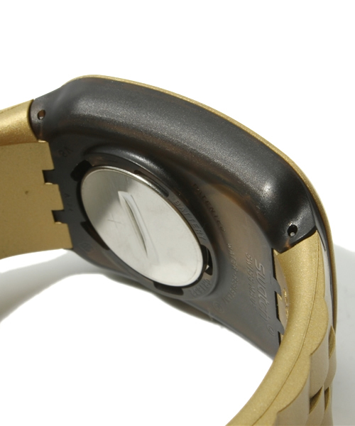 BEAUTY&YOUTH UNITED ARROWS(ビューティーアンドユースユナイテッドアローズ)の「<SWATCH> DIGITAL GOLD BUMP¨§(アナログ腕時計・メンズ・ゴールド・ONE)」の4枚目の写真