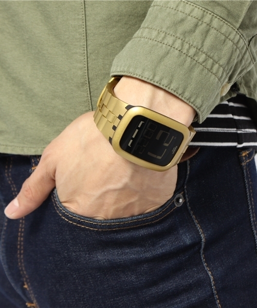 BEAUTY&YOUTH UNITED ARROWS(ビューティーアンドユースユナイテッドアローズ)の「<SWATCH> DIGITAL GOLD BUMP¨§(アナログ腕時計・メンズ・ゴールド・ONE)」の2枚目の写真