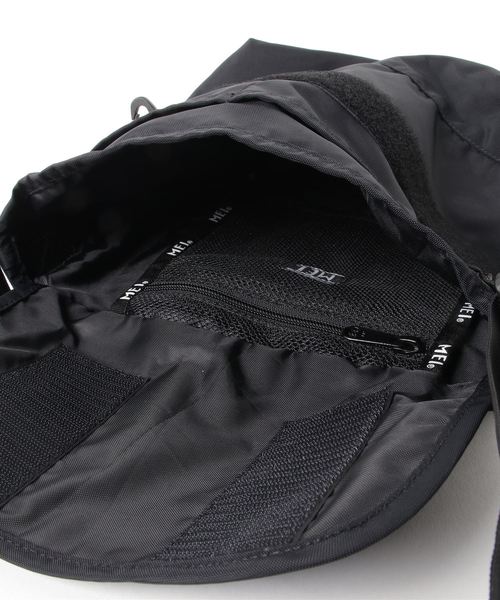 MEI(メイ)の「MEI ミニメッセンジャー(メッセンジャーバッグ・レディース・ネイビー/レッド/ブラック/オリーブ/ブラウン・ONESIZE)」の7枚目の写真