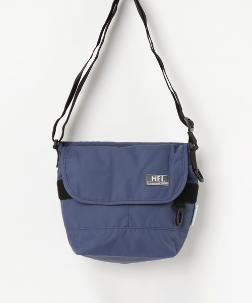 MEI(メイ)の「MEI ミニメッセンジャー(メッセンジャーバッグ・レディース・ネイビー/レッド/ブラック/オリーブ/ブラウン・ONESIZE)」の4枚目の写真