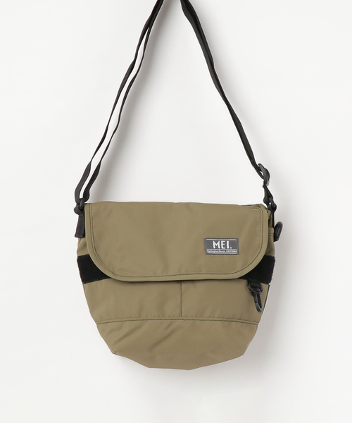 MEI(メイ)の「MEI ミニメッセンジャー(メッセンジャーバッグ・レディース・ネイビー/レッド/ブラック/オリーブ/ブラウン・ONESIZE)」の3枚目の写真