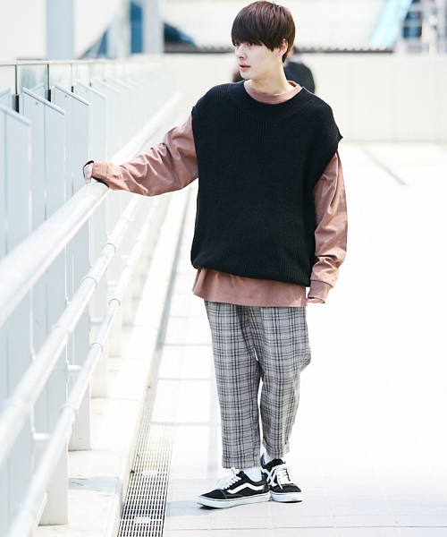 kutir（クティール）の「リラックスクロップドテーパードパンツ（スラックス・メンズ・ブラック/グレー系その他/ベージュ系その他・SMALL/MEDIUM/LARGE）」の5枚目の写真