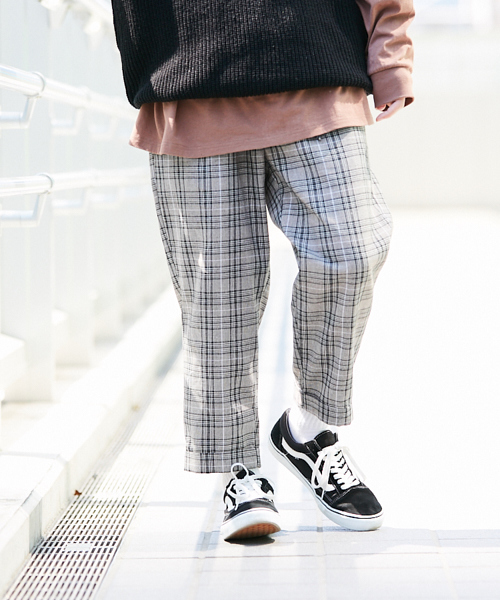 kutir（クティール）の「リラックスクロップドテーパードパンツ（スラックス・メンズ・ブラック/グレー系その他/ベージュ系その他・SMALL/MEDIUM/LARGE）」の15枚目の写真