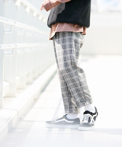 kutir（クティール）の「リラックスクロップドテーパードパンツ（スラックス・メンズ・ブラック/グレー系その他/ベージュ系その他・SMALL/MEDIUM/LARGE）」の7枚目の写真