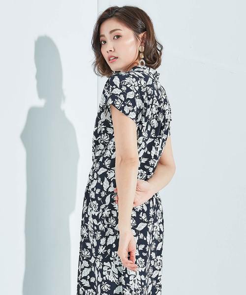 OSYAREVO(オシャレボ)の「フラワードロストワンピース(ワンピース・レディース・ベージュ/ネイビー/ブルー・38)」の16枚目の写真