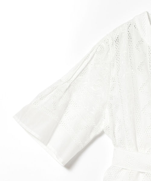 Demi-Luxe BEAMS(デミルクス ビームス)の「AVERY ROW / 別注 レースガウンワンピース(ワンピース・レディース・ホワイト/ブラック・ONE SIZE)」の5枚目の写真