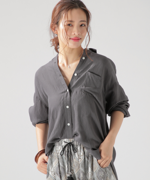 BAYFLOW(ベイフロー)の「リネンレーヨンシャツ(シャツ/ブラウス・レディース・ホワイト/ベージュ/カーキ/チャコール・FREE)」の2枚目の写真