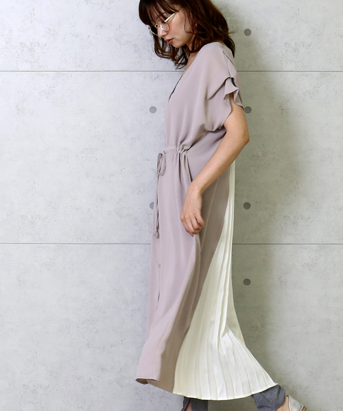 n'ee-ne（ネーネ）の「バックプリーツガウンワンピース（ワンピース・レディース・ブラック/モカ/グレイッシュベージュ/サンドベージュ・FREE）」の4枚目の写真