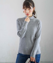 袖ボタンタートルリブニット