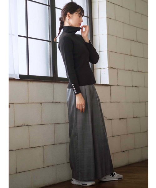GeeRA(ジーラ)の「袖ボタンタートルリブニット(ニット/セーター・レディース・ブラック/ベージュ/グレー・MEDIUM/LARGE/X-LARGE)」の5枚目の写真