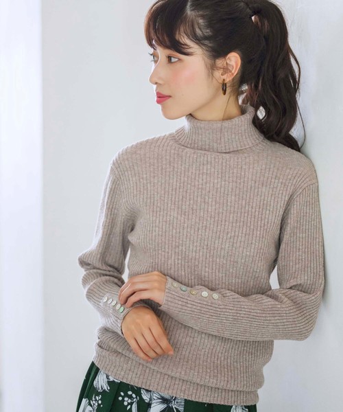 GeeRA(ジーラ)の「袖ボタンタートルリブニット(ニット/セーター・レディース・ブラック/ベージュ/グレー・MEDIUM/LARGE/X-LARGE)」の8枚目の写真