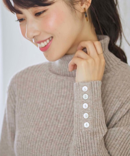 GeeRA(ジーラ)の「袖ボタンタートルリブニット(ニット/セーター・レディース・ブラック/ベージュ/グレー・MEDIUM/LARGE/X-LARGE)」の9枚目の写真