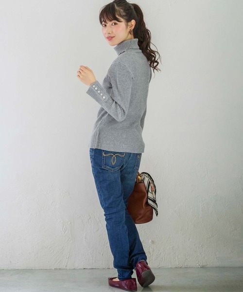 GeeRA(ジーラ)の「袖ボタンタートルリブニット(ニット/セーター・レディース・ブラック/ベージュ/グレー・MEDIUM/LARGE/X-LARGE)」の15枚目の写真