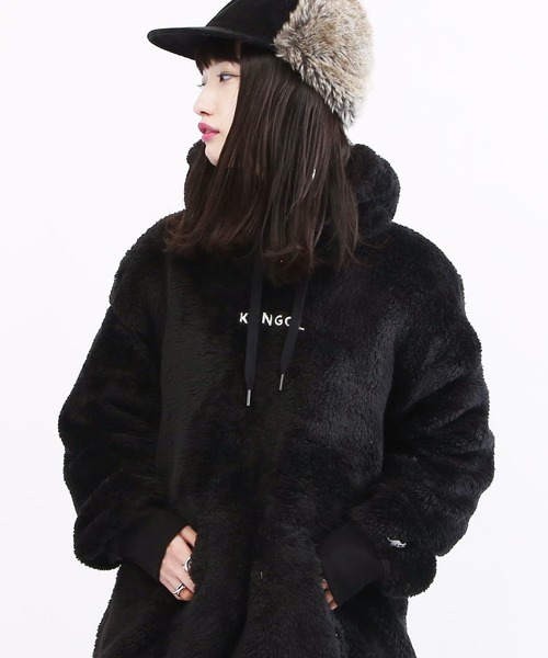 KANGOL（カンゴール）の「KANGOL / カンゴール 別注 コラボ オーバーサイズ  ボア フリース プルオーバー パーカー（パーカー・メンズ・ブラック/ベージュ/オフホワイト/ネイビー/ブラウン/グレイッシュベージュ/モカ/グレー系その他/ブラック系その他/ブラウン系その他/ベージュ系その他/ホワイト系その他/グレー系その他2/グレー系その他3・SMALL/MEDIUM/LARGE/X-LARGE）」の4枚目の写真