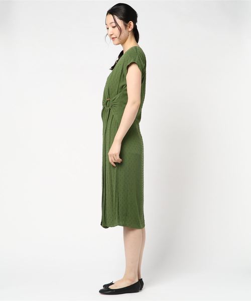 JETSET SOLO PLUS （ジェットセットソロプラス）の「【CHARLI】ドットジャガードショルダーシャーリングワンピース（ワンピース・レディース・カーキ/ホワイト・36）」の4枚目の写真