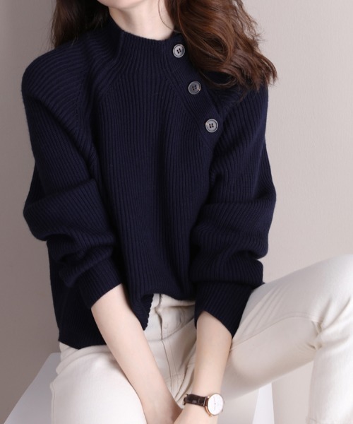 ABITOKYO（アビトーキョー）の「ハイネックサイドボタンリブニットプルオーバー（ニット/セーター・レディース・ホワイト/ネイビー/ブラウン/ブラック/ベージュ/ブルーグレー/カーキ・FREE）」の7枚目の写真